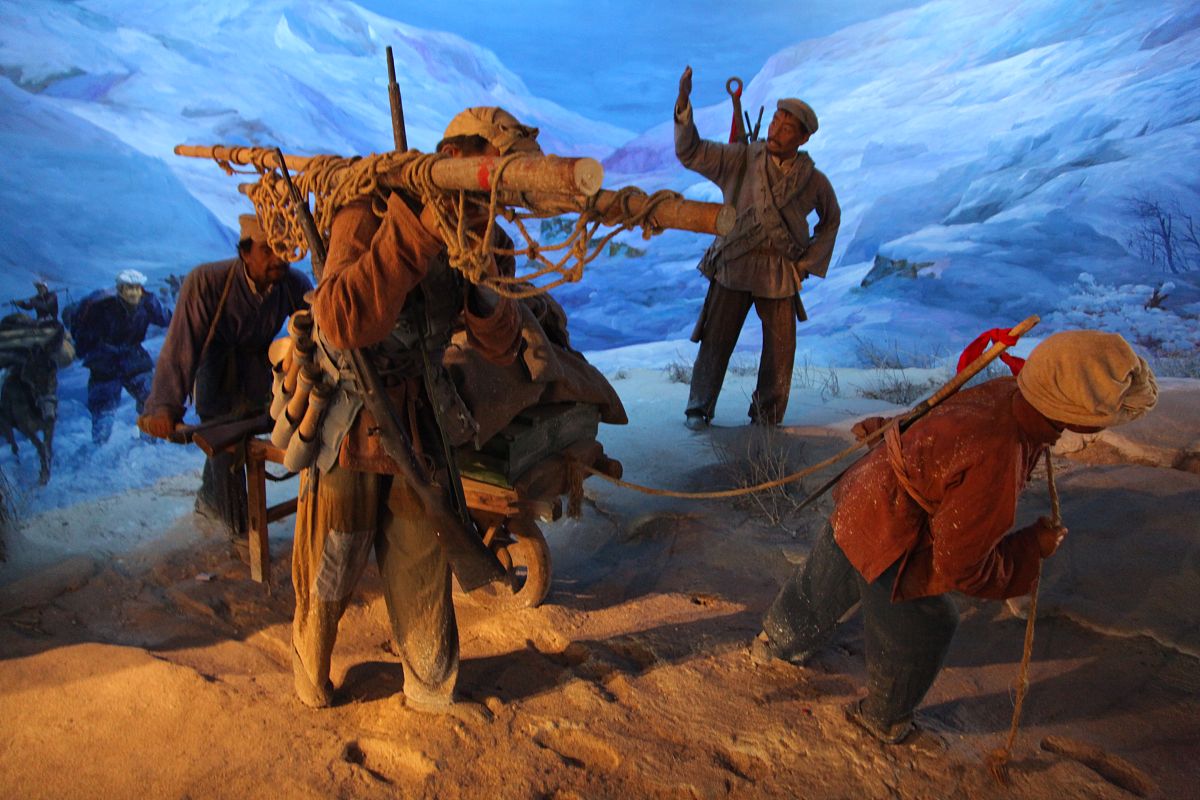 红军长征：千里雪盖岷山见证英雄气概