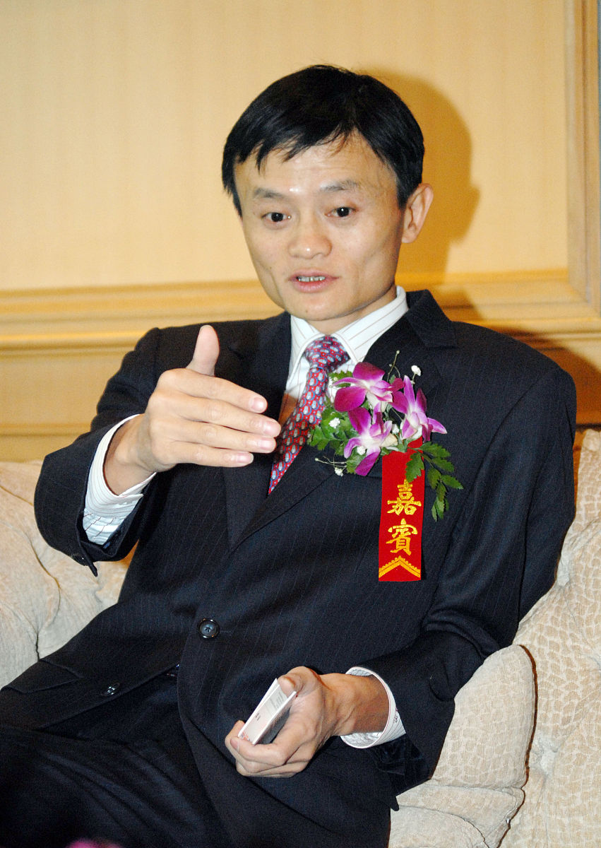马云：阿里巴巴创始人，中国传奇企业家