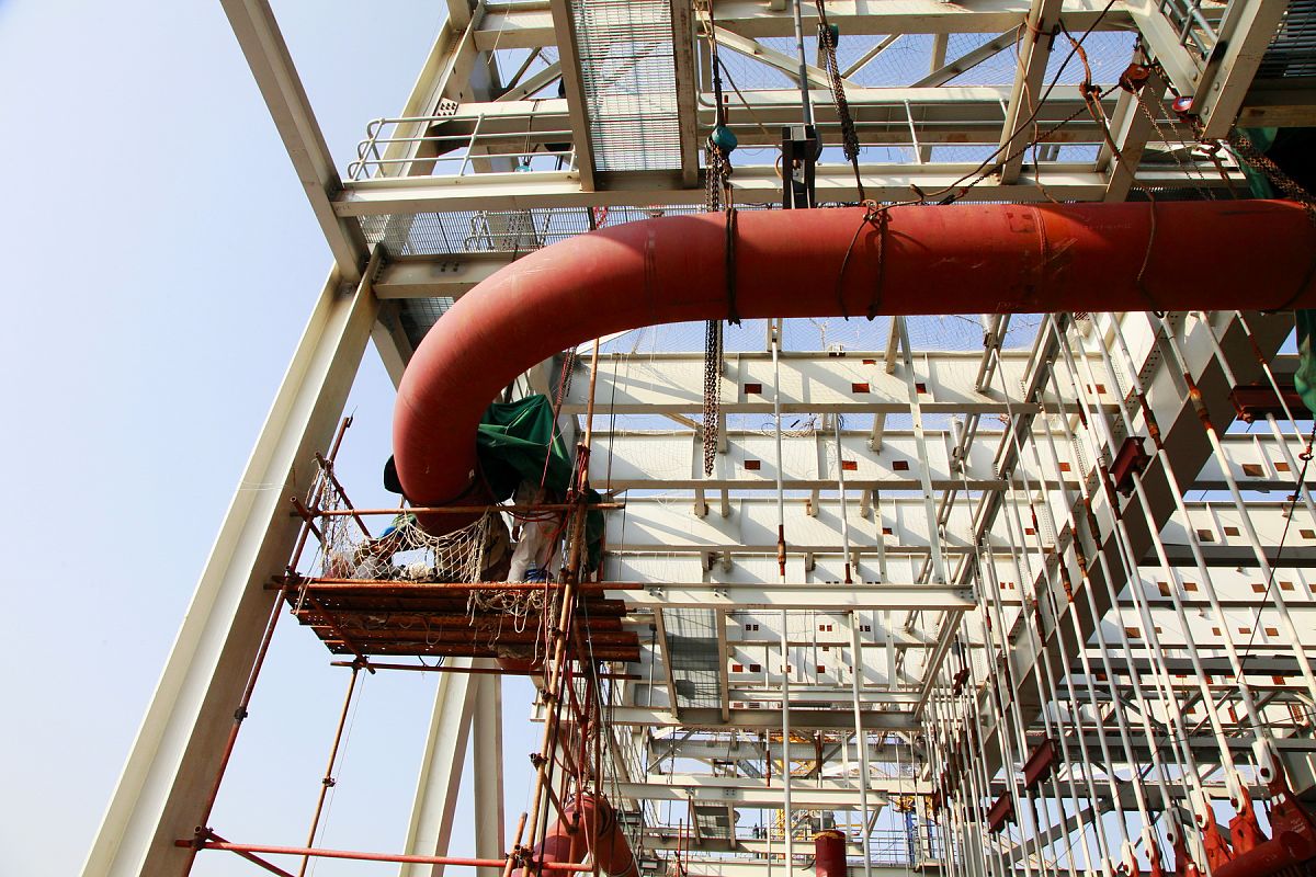 空冷塔布水器清理、工作凳使用和环境安全风险分析