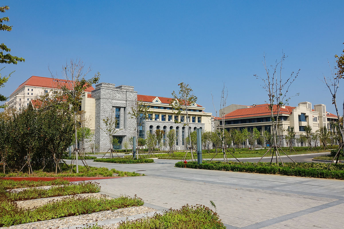 2376912457写一篇关于中国海洋大学的介绍