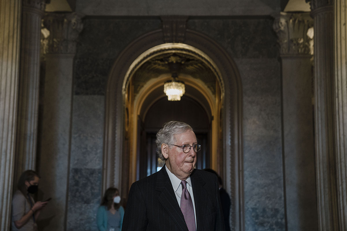 写一个会飞的手机壳的财务预算编制说明