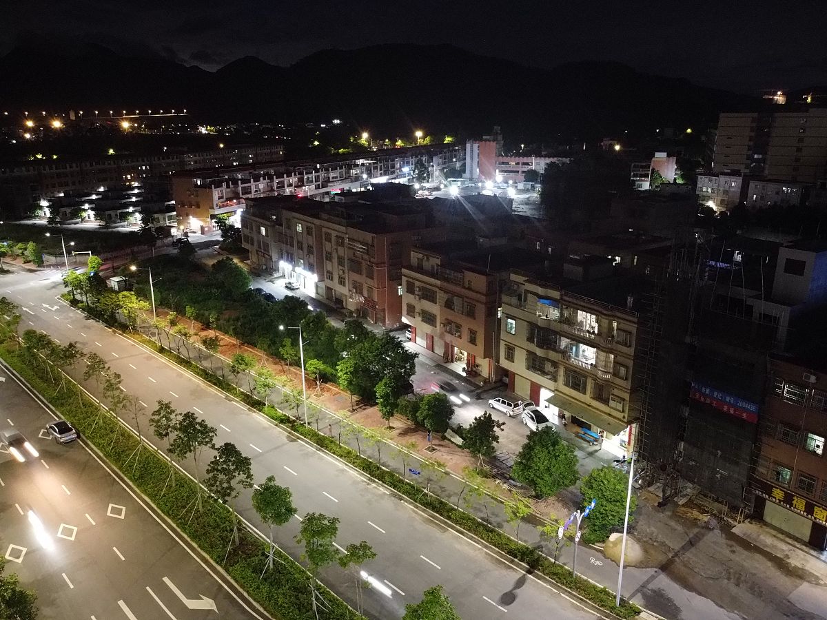 2020年8月3日,广东省东莞市清溪镇夜景.
