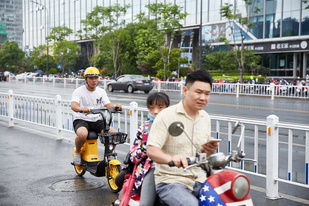 城市街道电动车通勤