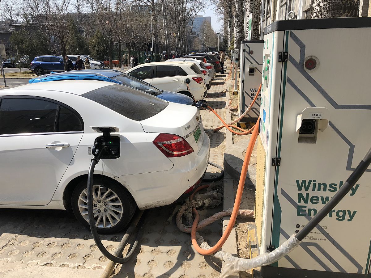 车子停小区被撞了找不到第三方要求物业赔偿诉讼事实与理由怎么写