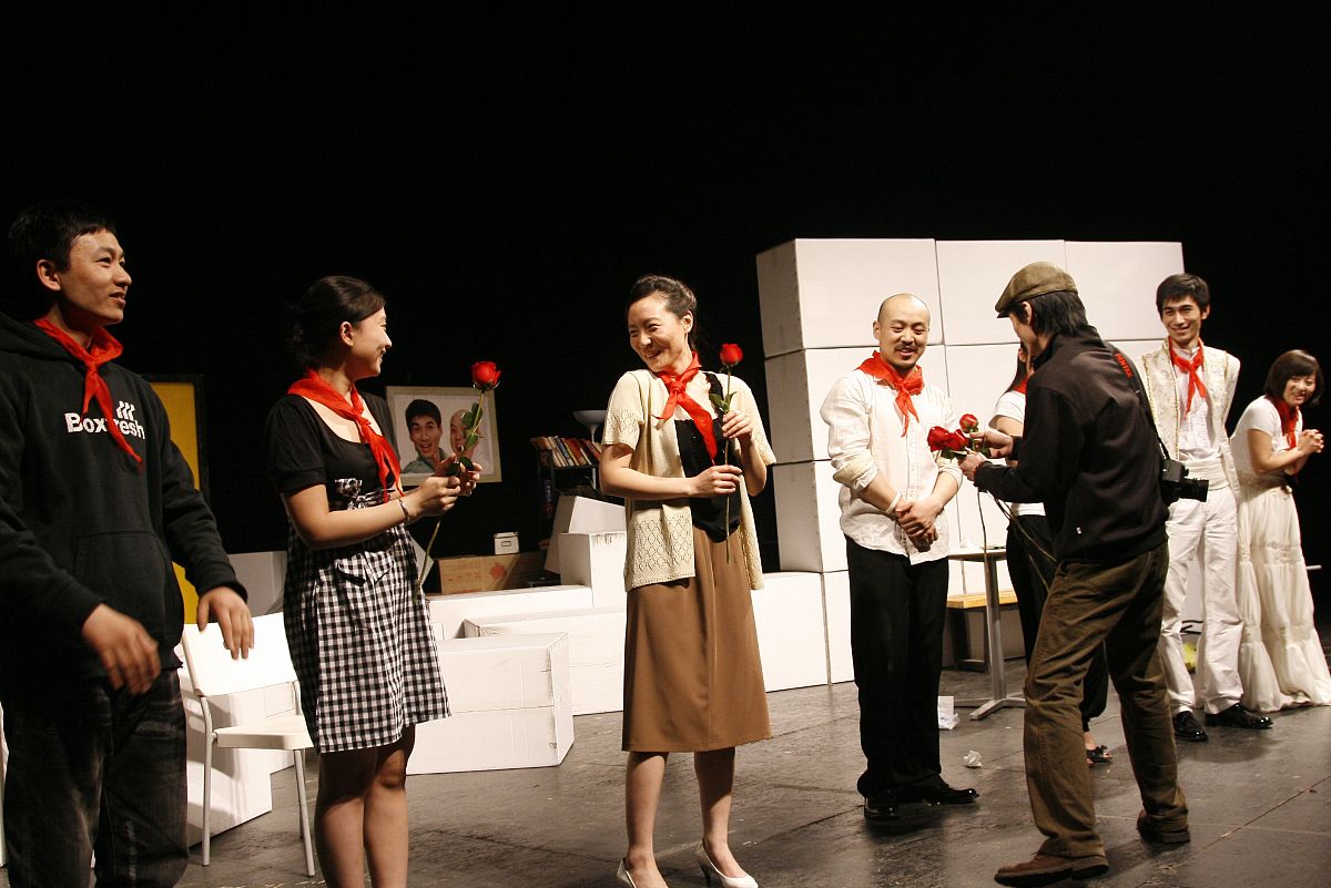 话剧《一次办》：政务服务升级的缩影