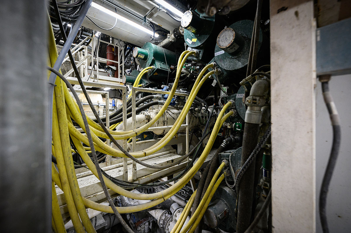 在操场上用in还是on