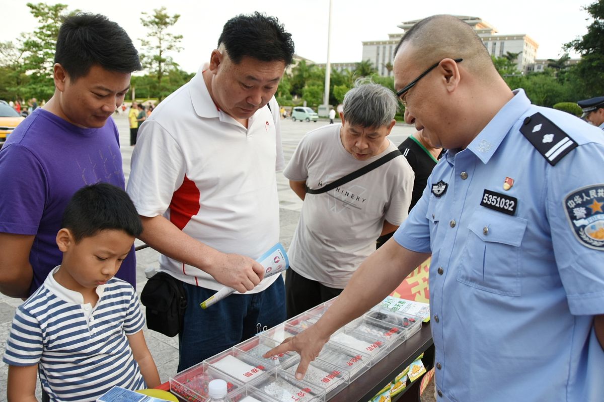 2021年6月23日,在云南省红河哈尼族彝族自治州蒙自市红河广场"6.26"禁