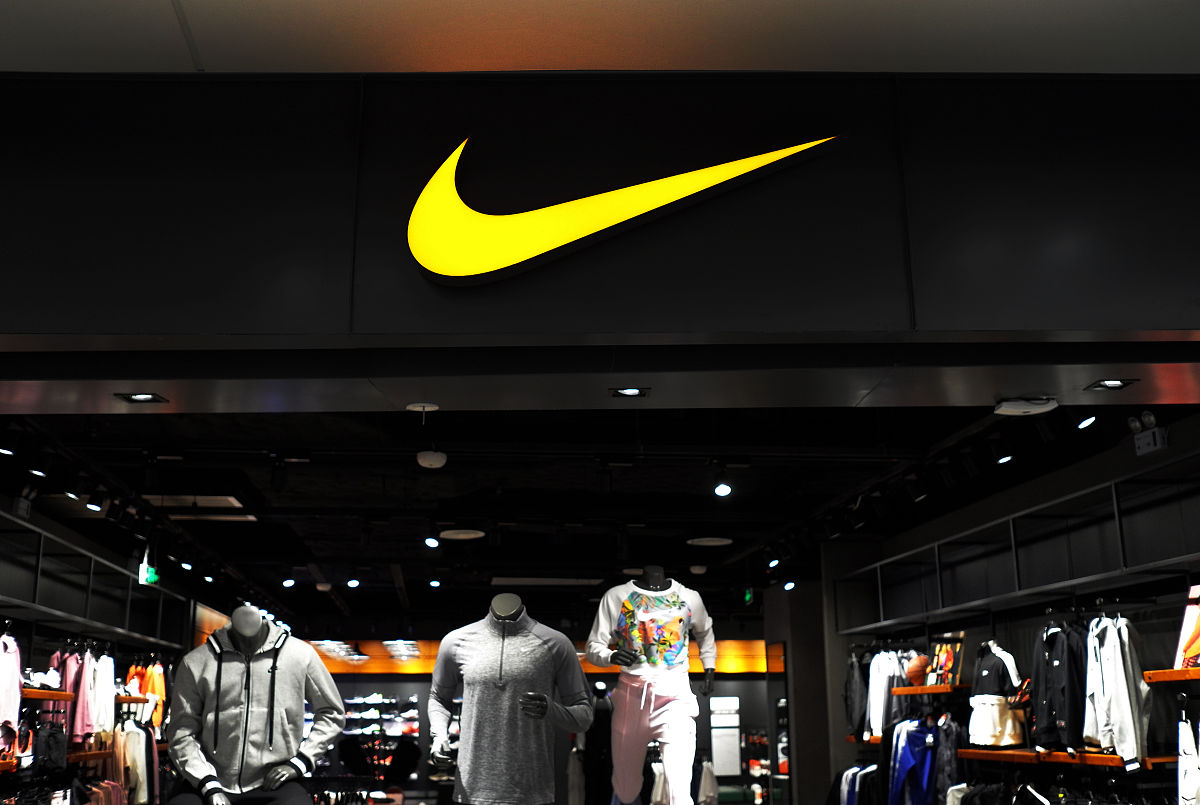 分析Nike品牌目标市场的特点写一篇不少于500 英文单词的英文文章