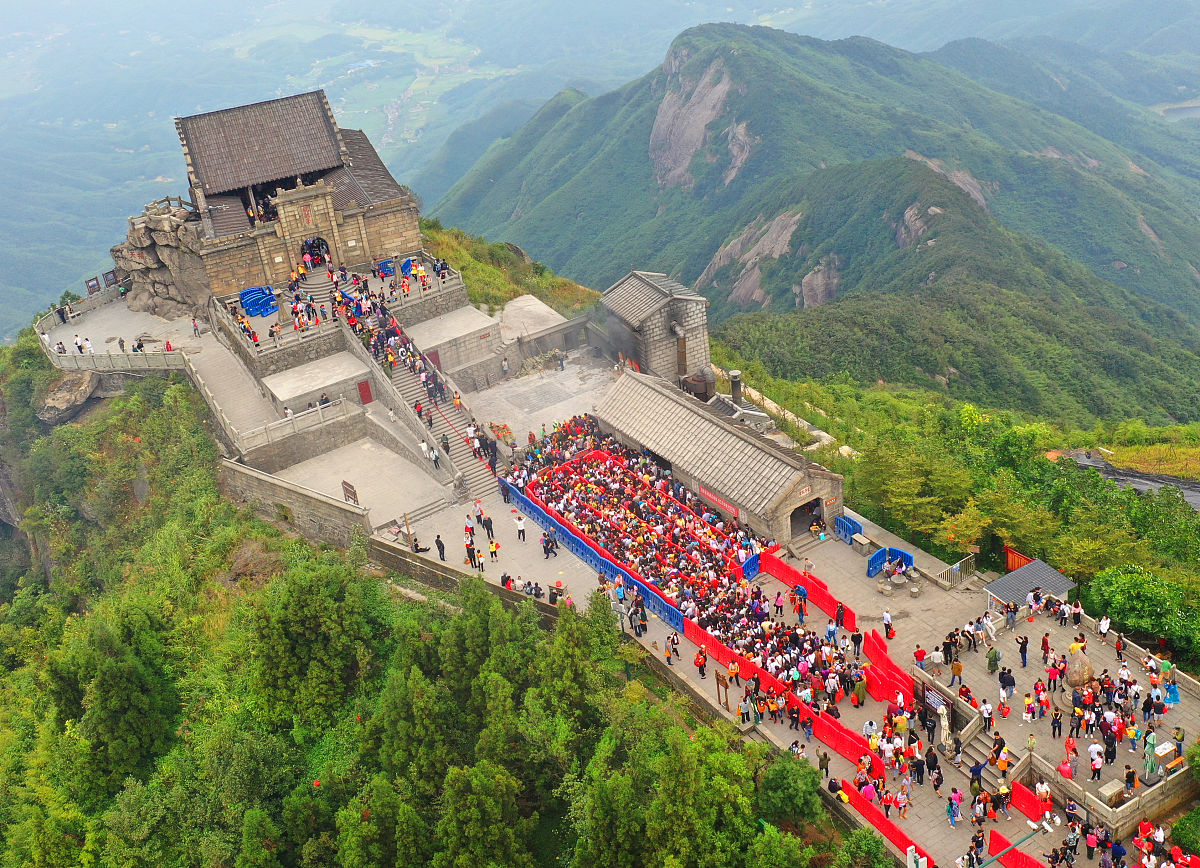 来到南岳衡山的微信朋友圈文案