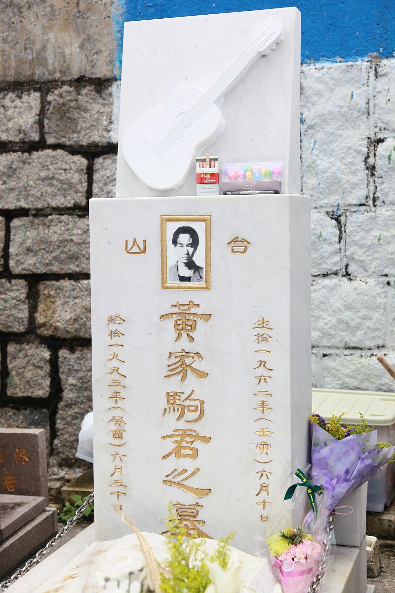 老人立碑老公要写前妻名现任不同意怎么办