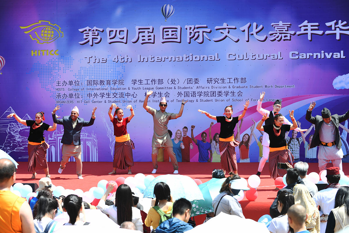 以文化交流：世界和谐的桥梁为题写一篇1000字文章