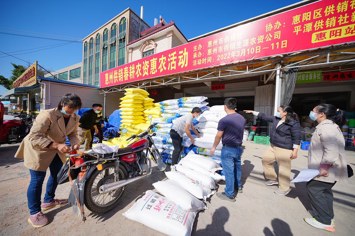 20升水尿素混合液中，尿素和水的体积是多少？