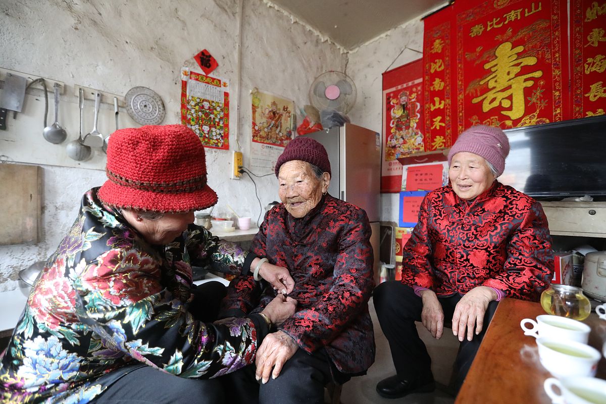 女方被外婆带大去男方家多少人合适去男方家访亲的人数是单是双？奶奶爷爷级别的人能不能同行