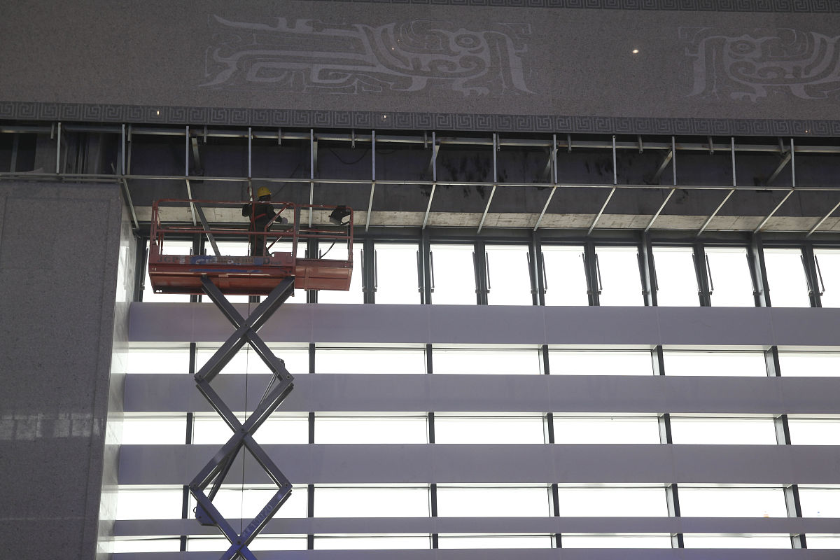 我想要一份工业提升门电动改手动的施工方案