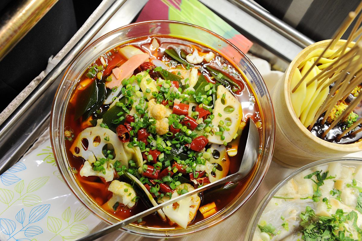 阿椒阿俏：都市白领青睐的冒菜品牌