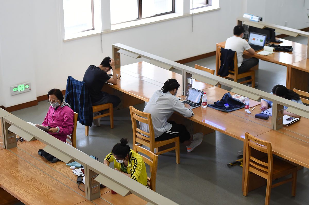 大学图书馆自修室能充电吗？