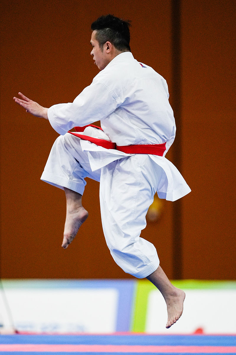 如何防御剑的截腕