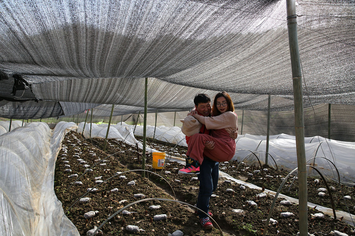 认识他吗？他是谁？