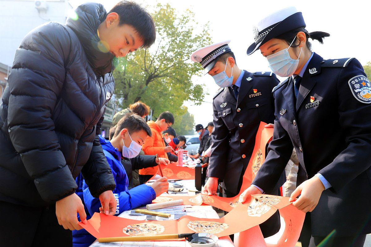 请按照一是围绕完成任务明确决战五一的工作思路和具体举措二是重点任务分工进展情况;三是工作开展中突出的特色亮点经验。的要求写一篇信息