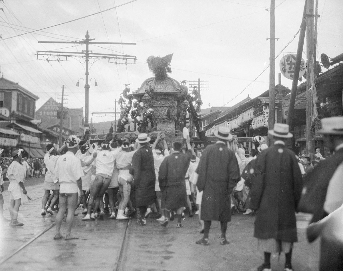 谈一谈日本经济在二战后迅速发展的原因