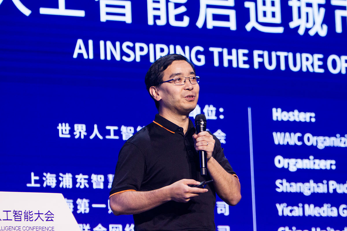 结合具体事迹说说于敏为什么是一个勇于接受挑战不断追求更高的目标的人