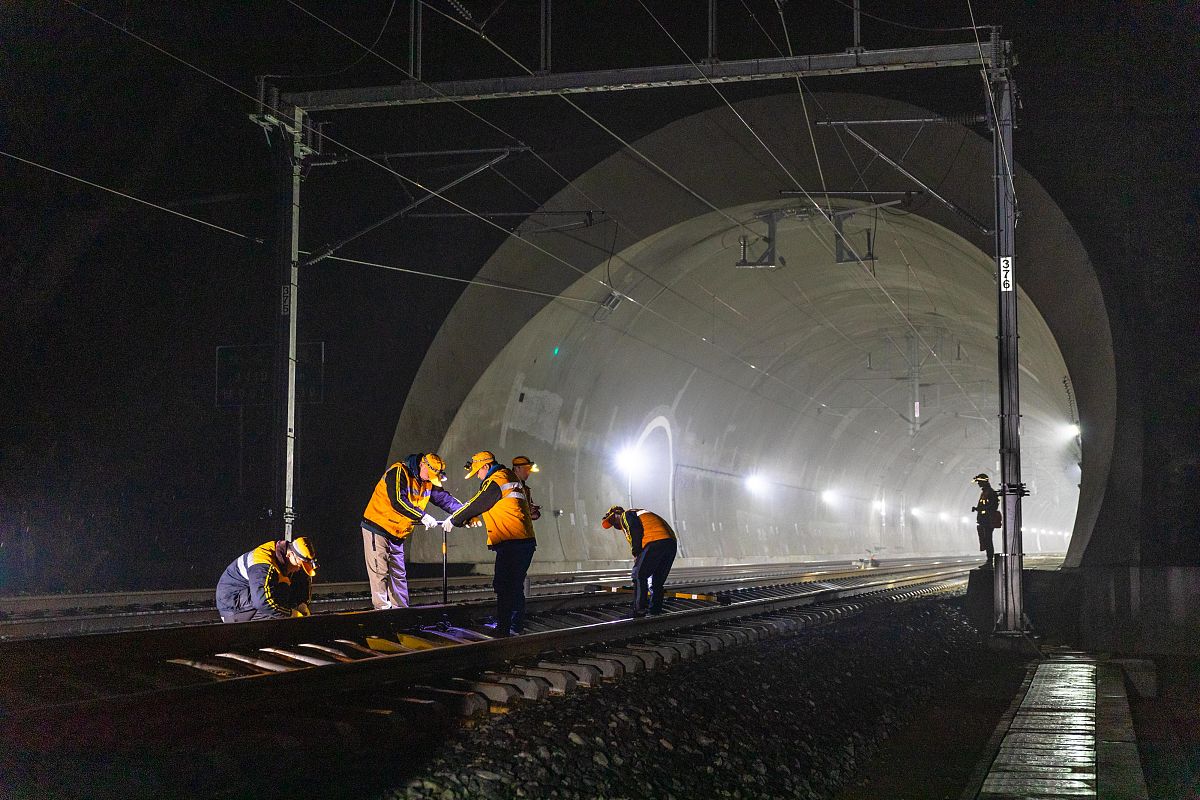 陕西读铁路学校后悔了？ | 2023年铁路行业现状及职业规划建议