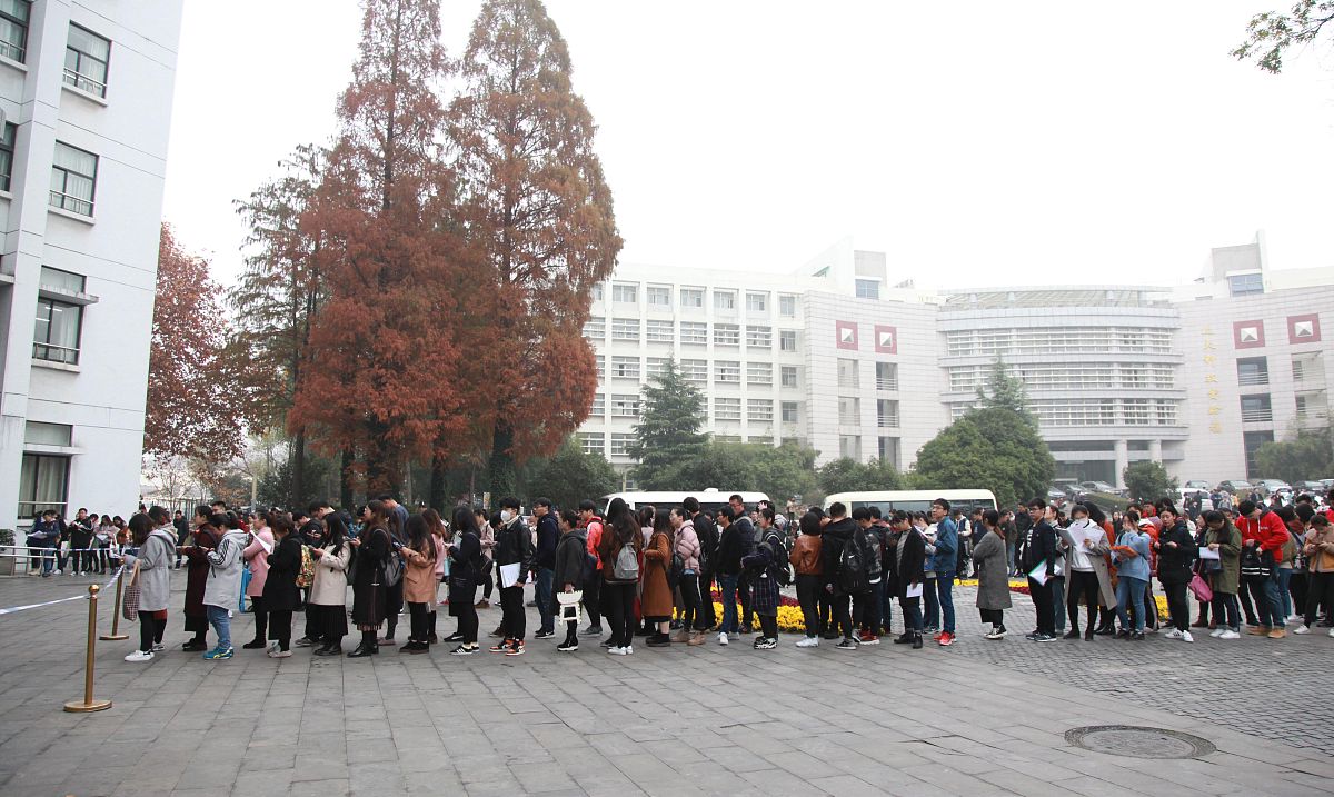 陕西商贸学院附属中职校专业设置：商贸、旅游、文化艺术、信息技术