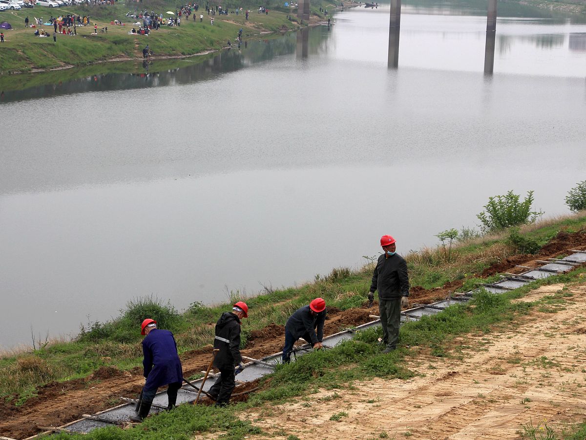 新建石河堰方案：选址、勘测、施工及维护