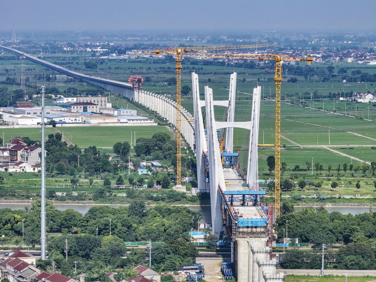 重庆铁路学校分享杭长高铁开通首日 从杭州直达长沙仅3小时36分