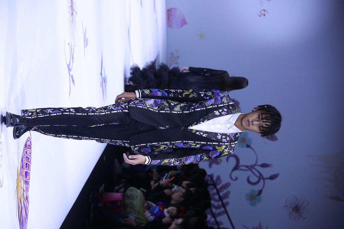 2017年11月4日,北京,2018春夏中国国际时装周:comme tu es·刘嘉 品牌