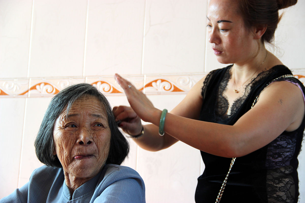 一年级 诚实守信小标兵荣誉申请表 填写主要事迹经历 100字