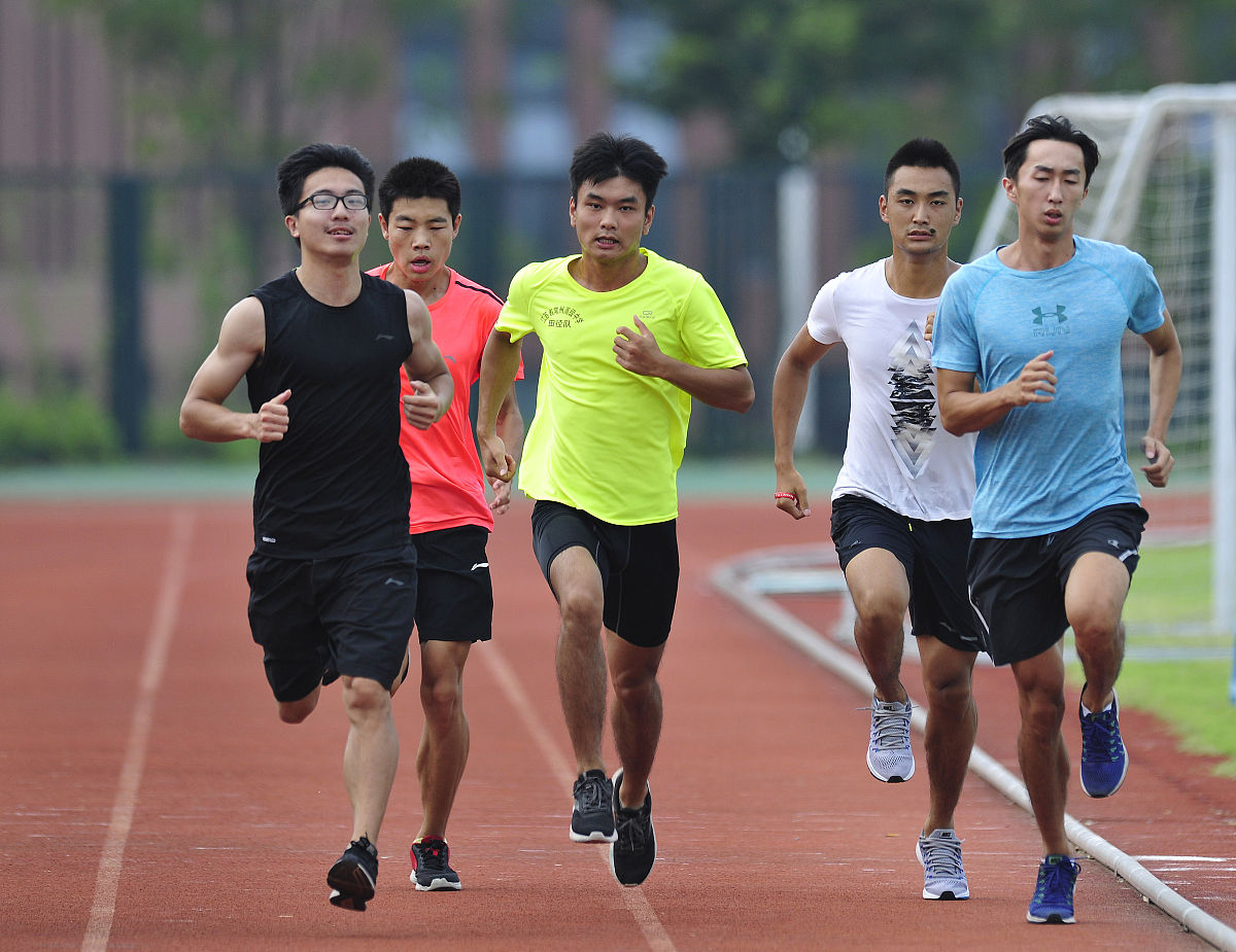 大学生跑步运动 大学生跑步运动