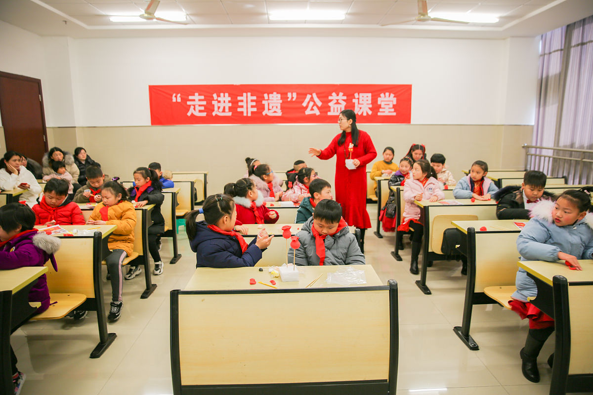 中学生课后服务内容组织与开发：政治教师心得体会