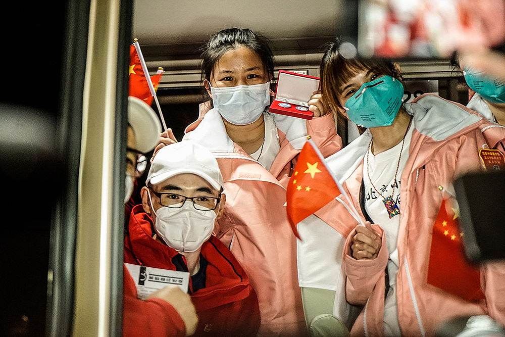 “白衣天使”蔡哲清：逆行抗疫，用爱守护生命