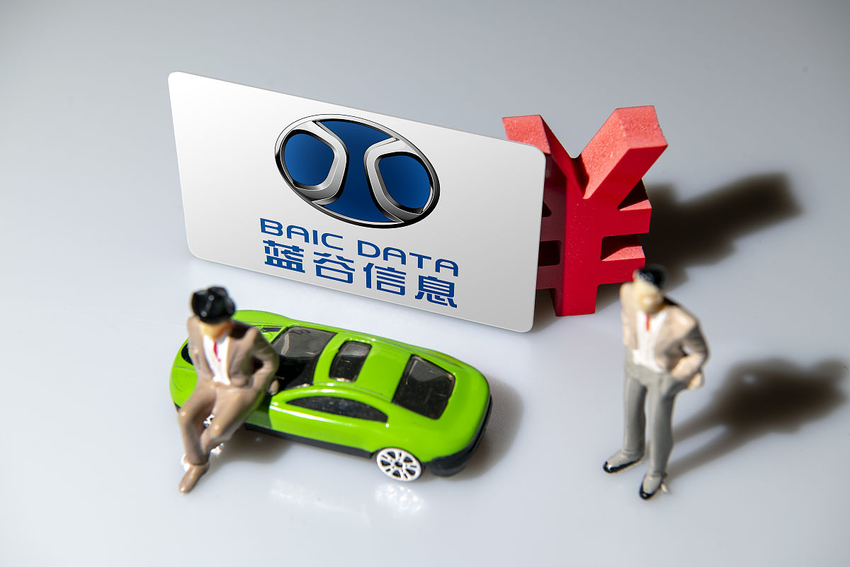 汽车分期付款首付计算：10万元汽车，5年每月还款1547元，首付多少？