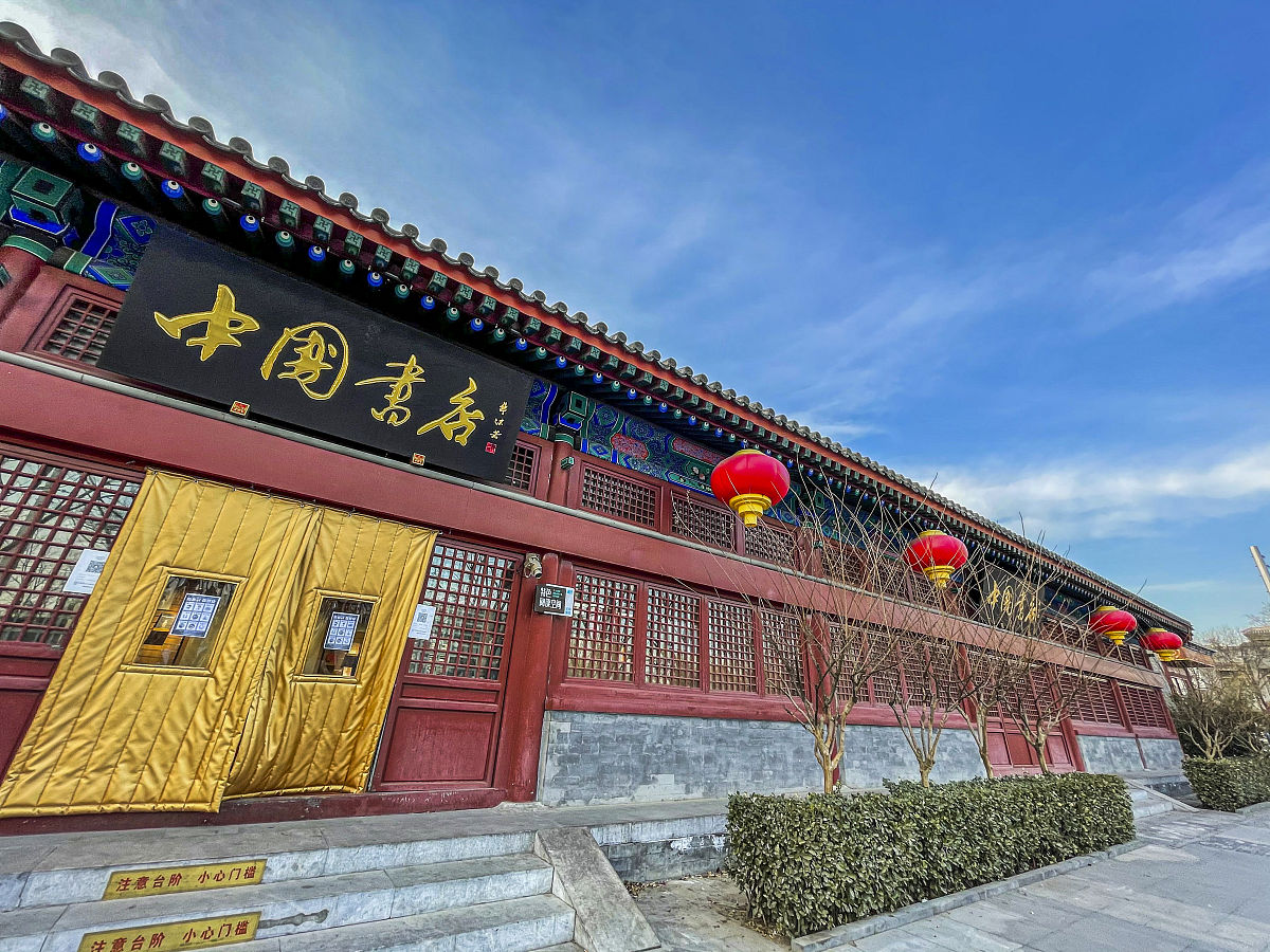 按照论文格式及语言特征阐述大召旅游区的游客吸引力研究的研究目的。200字