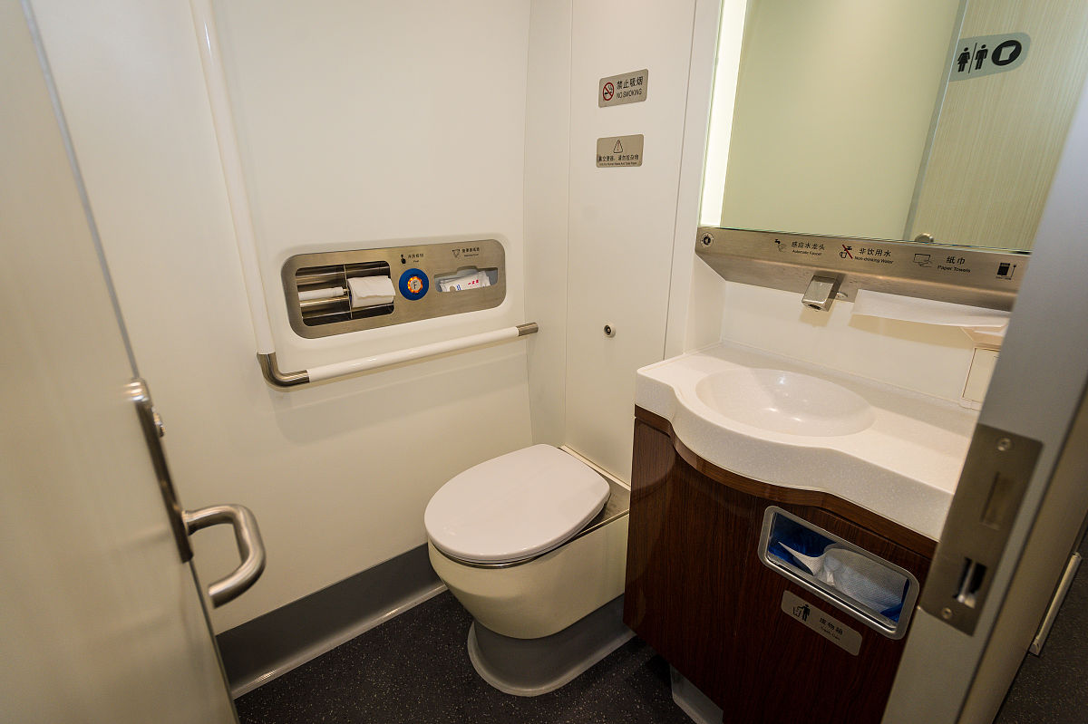 重庆初中毕业生选择高铁学校指南：推荐院校及择校建议