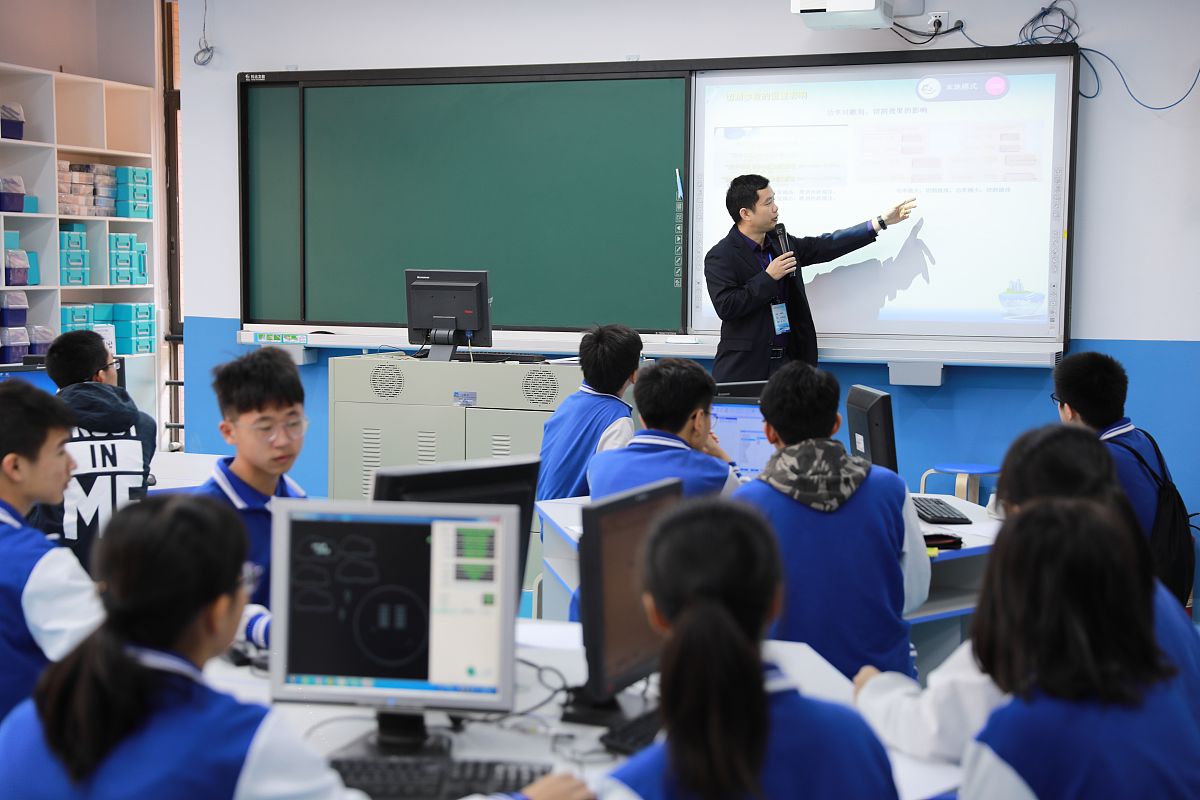 写一篇关于失败与创新的初中地理教学论文主要内容包括创设包容失败、敢于尝试的课堂氛围。善于利用教学过程中的失败将失败转换成合适的教育场景引导学生生成具有新意的成果。采用流程再造、变式教学、情境创设等让学生通过有效失败产生新的发现与收获。