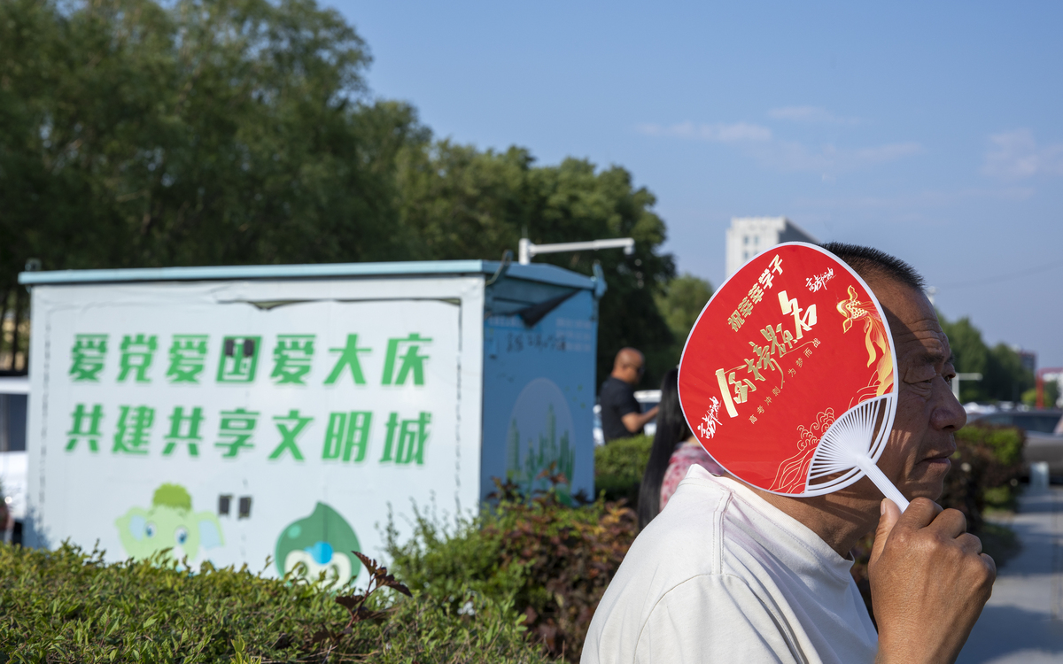社区创建文明城区修缮墙体、铺设便民步道等小区环境整治工作信息600字左右