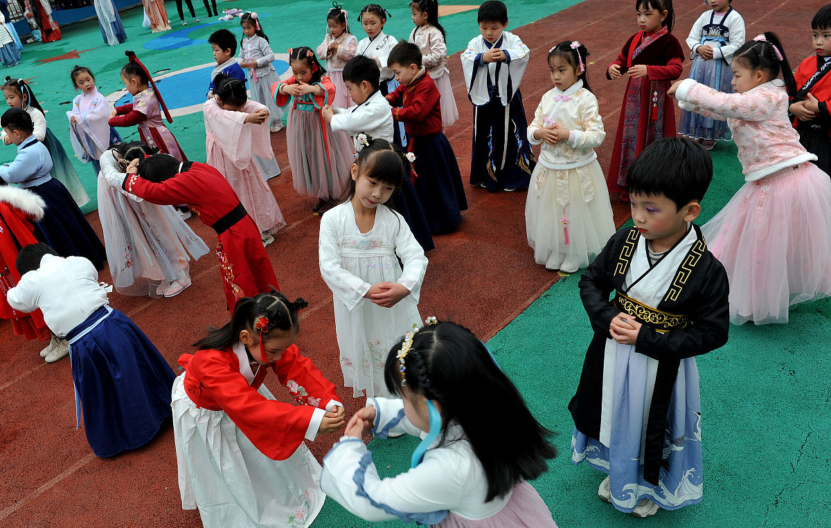 查阅古代执手之礼揖礼拜礼的礼仪内涵谈谈对您的启发。