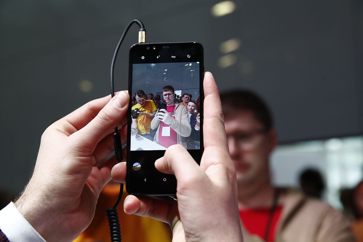 华为手机视频通话图标含义：麦克风和相机标志解释