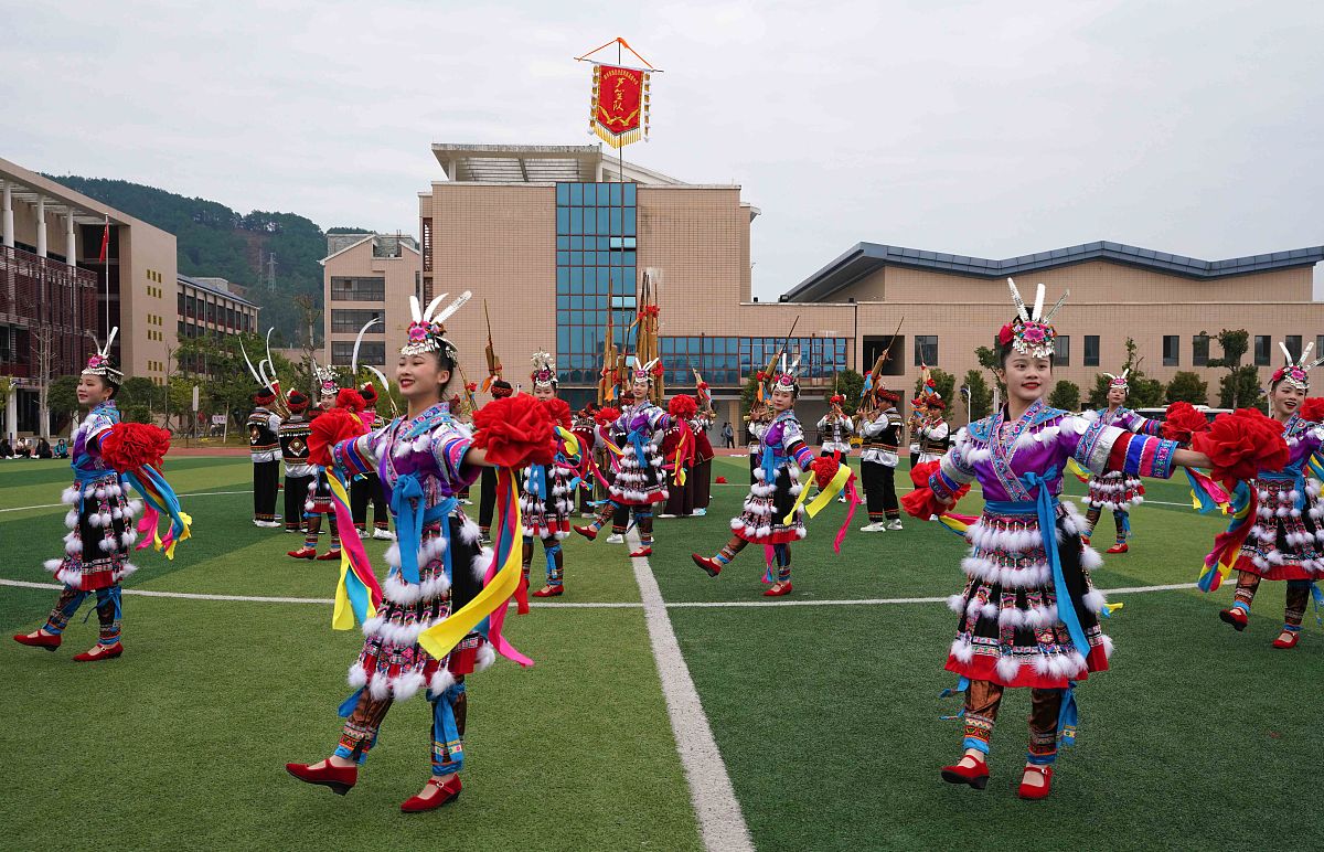 湘西土家族苗族自治州民族文化艺术职业学校是不是公办？热门专业有哪些