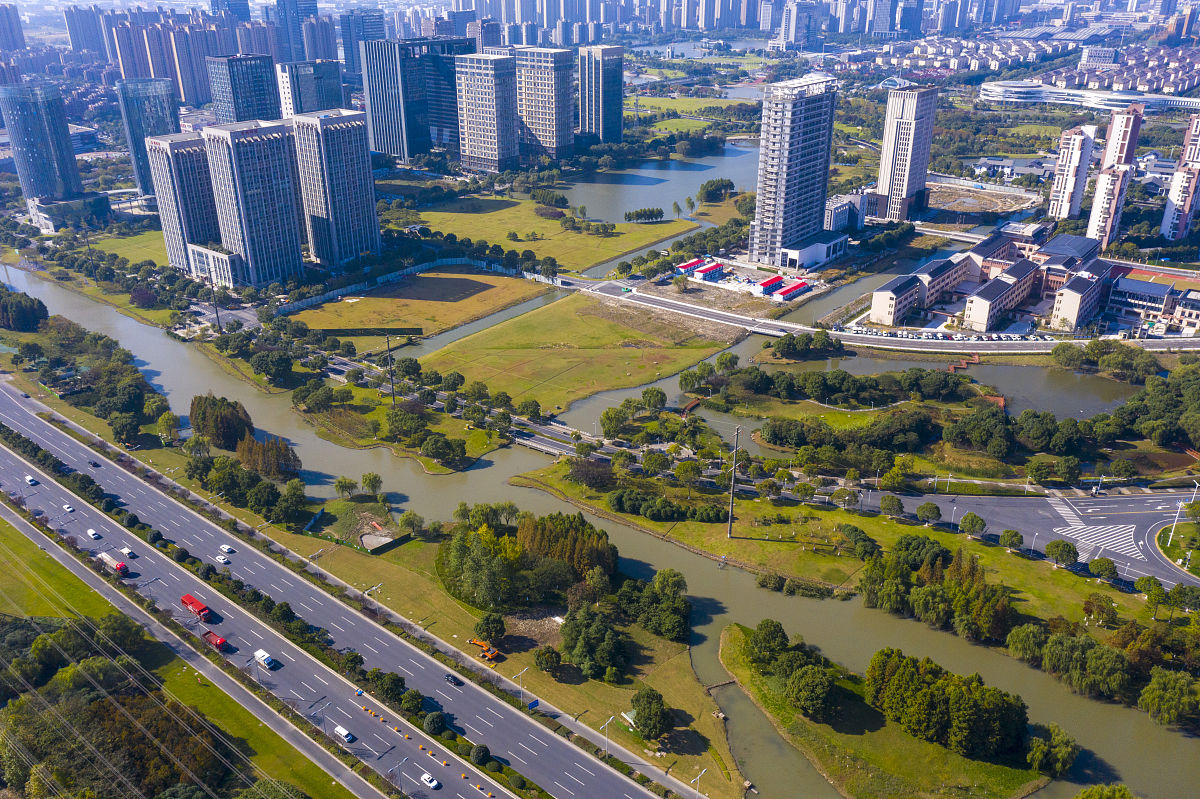 2021年11月10日,航拍的江苏昆山夏驾河湿地公园,秋色如画.