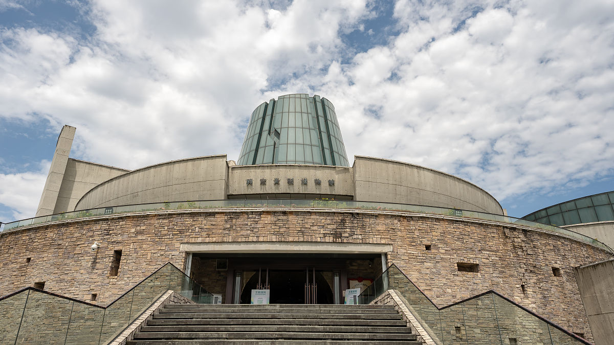 青瓷仙境：咖啡杯里的奇幻建筑之旅