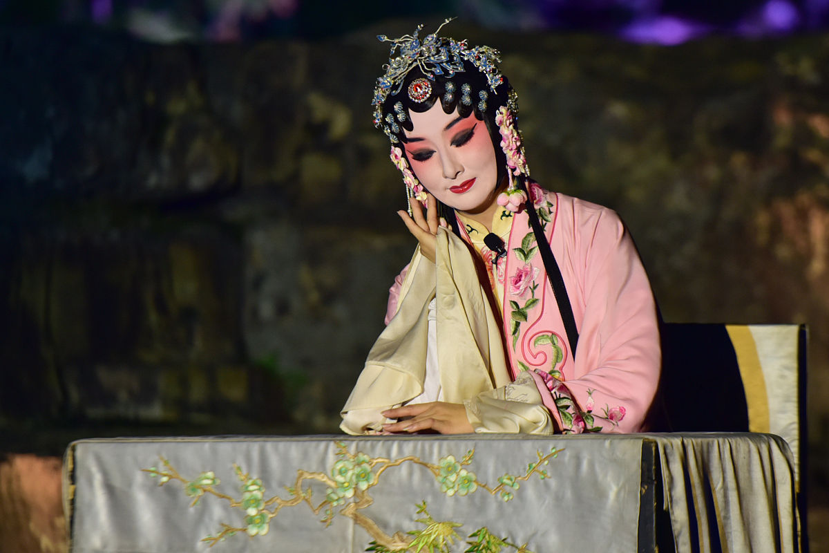 2020年9月19日,江苏苏州,"姑苏夜.虎丘月"虎丘曲会昆曲专场,江苏昆剧