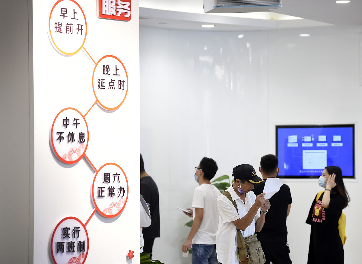 请写一段政务服务大厅关于制度建设方面 的工作进展