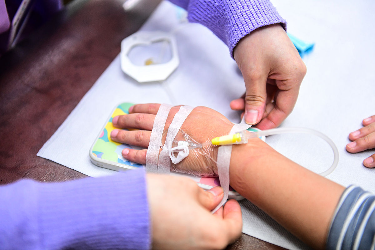 非营养性吸吮干预对新生儿足底采血疼痛的影响：一项随机对照试验