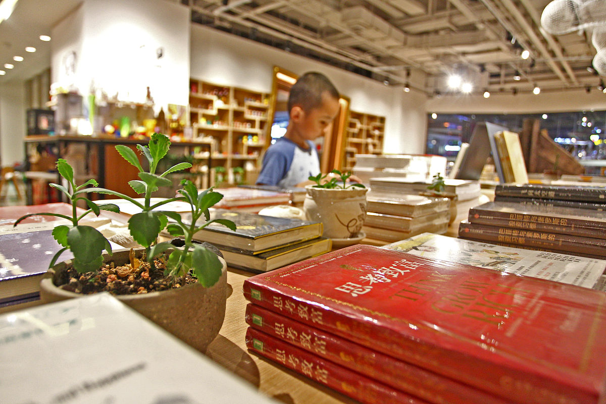 bfshu.com 域名网站起名建议：笔锋书屋、笔锋书虫等