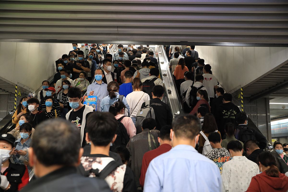 西安地铁大客流现场处置优化策略：从运营流程角度探究