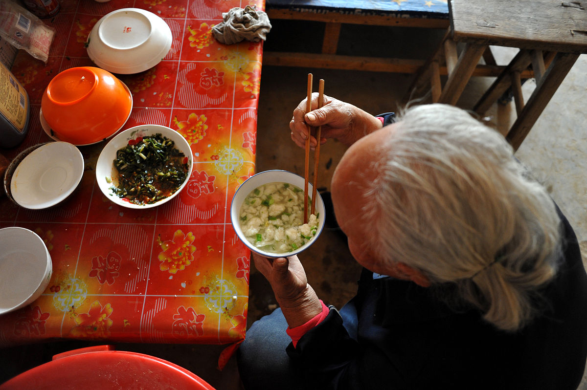 亲人去世吃面条的意义与文化传承